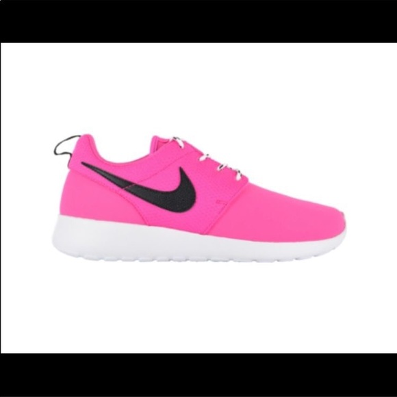 nike roshe pink black